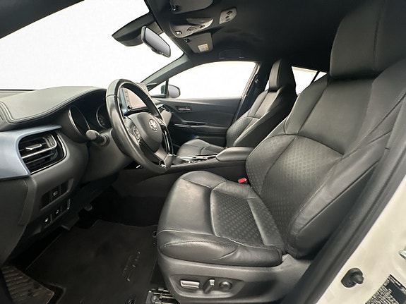 Toyota C-HR 13 of 30