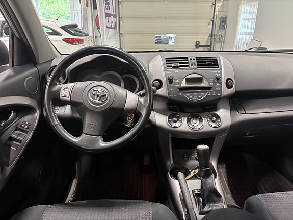 Toyota RAV4 7 of 8