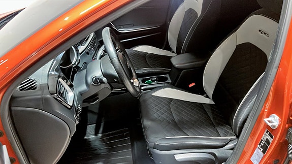 Kia Ceed 8 of 12