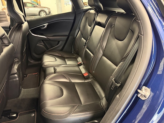 Volvo V40 8 of 17