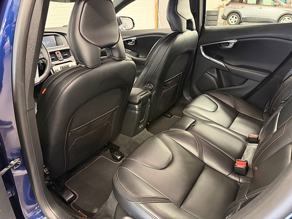 Volvo V40 7 of 17