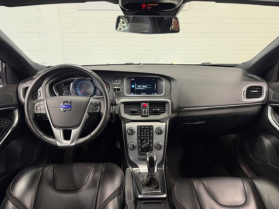 Volvo V40 9 of 17