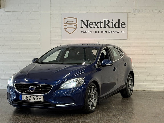 Volvo V40 2 of 17