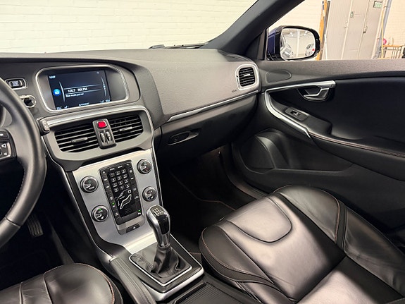 Volvo V40 11 of 17