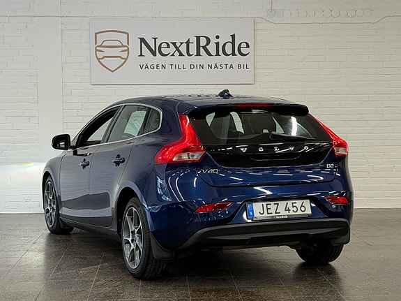 Volvo V40 3 of 17