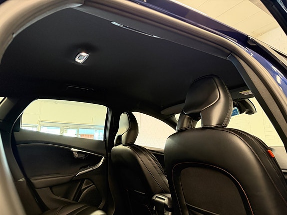 Volvo V40 12 of 17