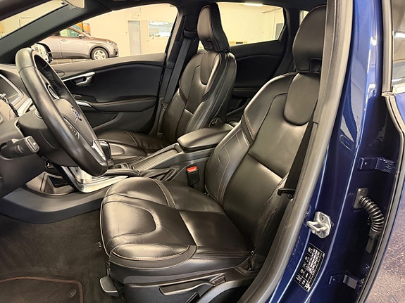 Volvo V40 6 of 17