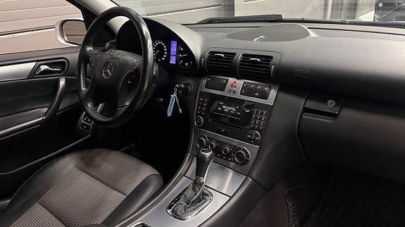 Mercedes-Benz C180 18 of 27