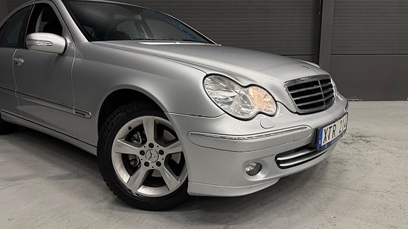Mercedes-Benz C180 3 of 27