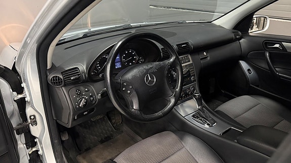 Mercedes-Benz C180 12 of 27