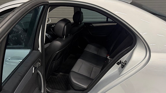 Mercedes-Benz C180 14 of 27