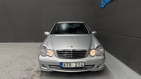 Mercedes-Benz C180 9 of 27