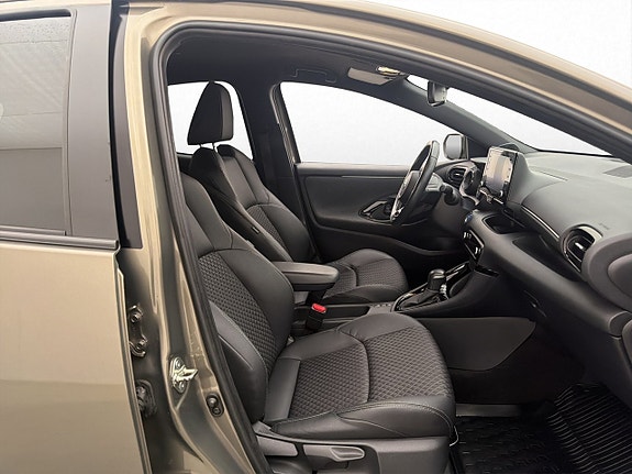 Toyota Yaris 11 of 22