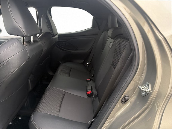 Toyota Yaris 13 of 22