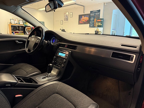 Volvo XC70 10 of 13