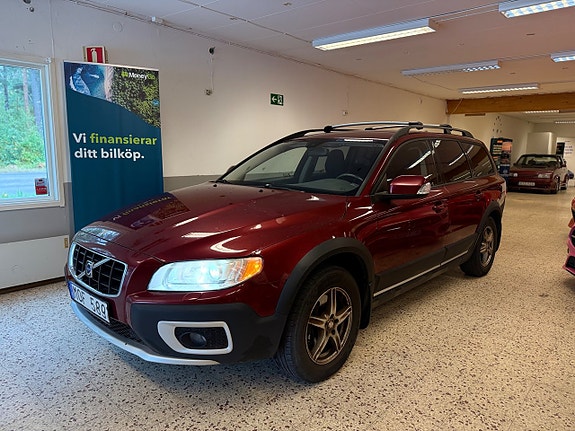 Volvo XC70 2 of 13