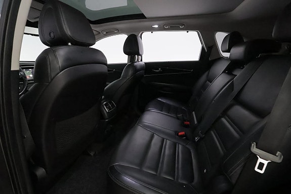 Kia Sorento 18 of 30