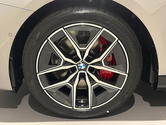 BMW i5 5 of 20