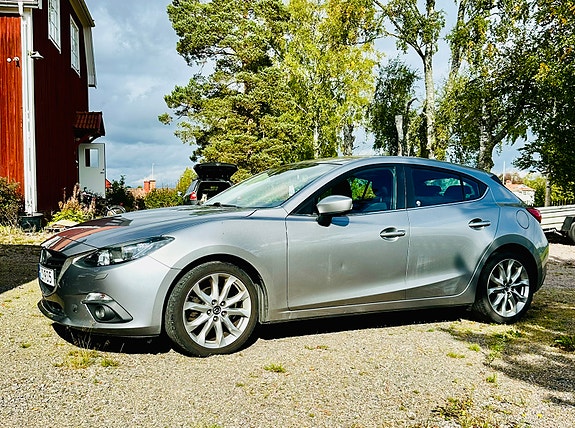 Mazda 3 2 of 11