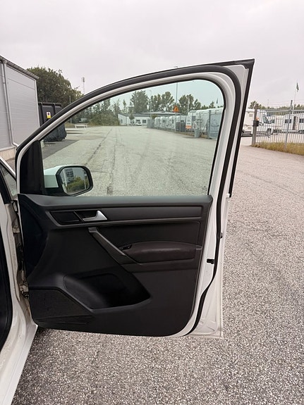 Volkswagen Caddy Maxi 12 of 22