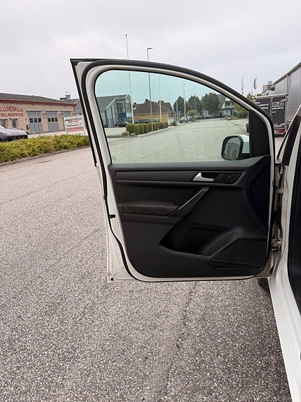 Volkswagen Caddy Maxi 14 of 22