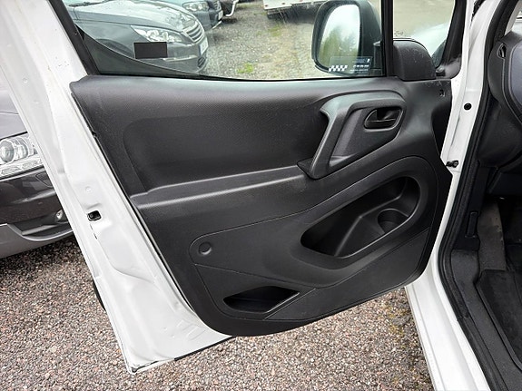 Peugeot Partner 21 of 24