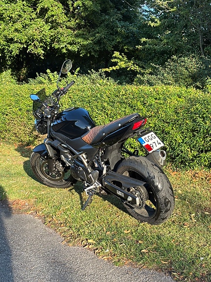 Suzuki SV650 4 of 5