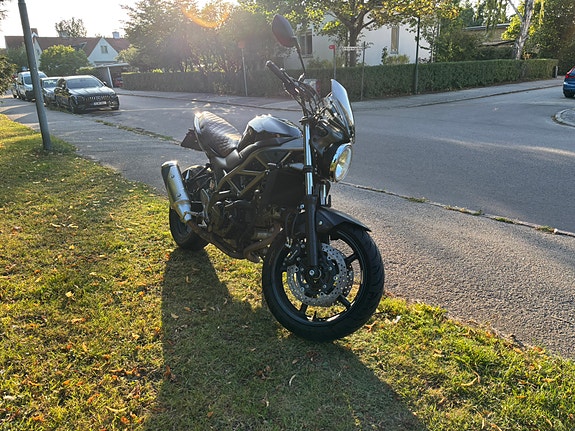 Suzuki SV650 3 of 5