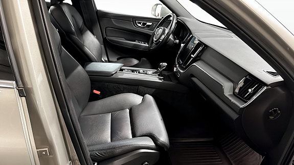 Volvo XC60 3 of 12
