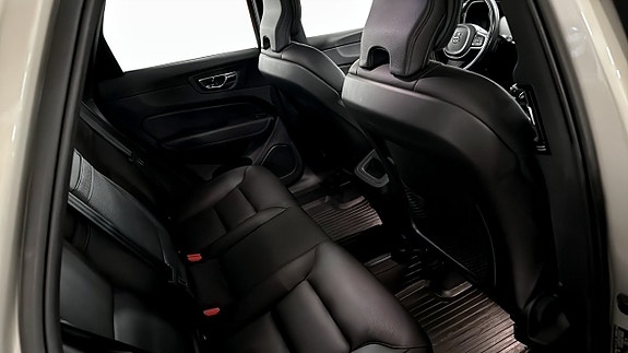 Volvo XC60 5 of 12