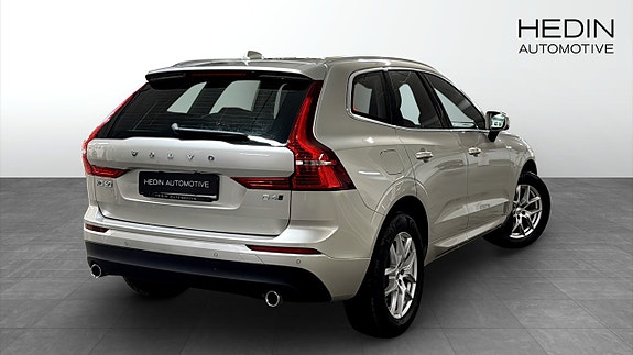 Volvo XC60 2 of 12