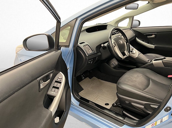 Toyota Prius Plug-in Hybrid 8 of 24