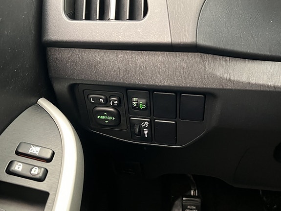 Toyota Prius Plug-in Hybrid 9 of 24