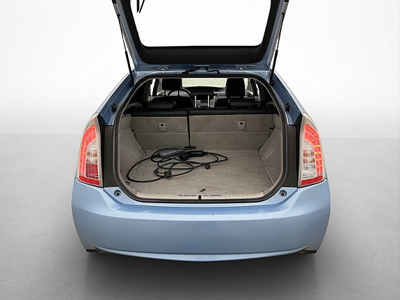 Toyota Prius Plug-in Hybrid 20 of 24