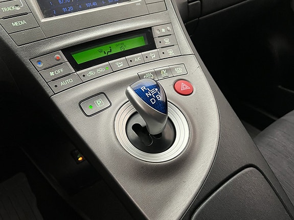 Toyota Prius Plug-in Hybrid 16 of 24