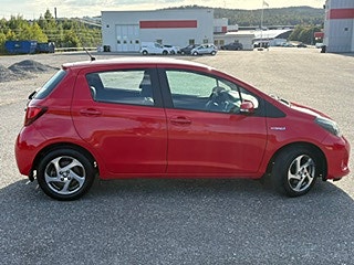 Toyota Yaris 6 of 17