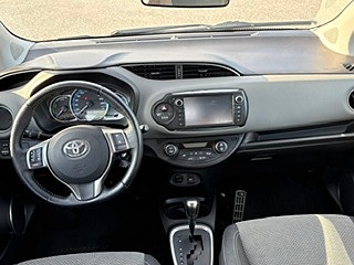 Toyota Yaris 13 of 17