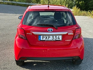 Toyota Yaris 4 of 17