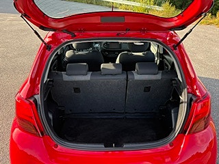 Toyota Yaris 9 of 17