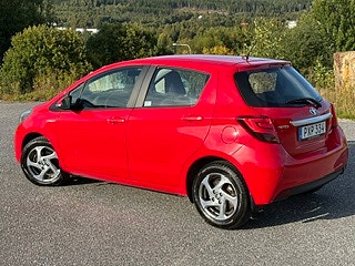 Toyota Yaris 3 of 17