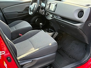 Toyota Yaris 12 of 17