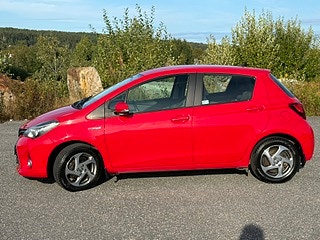 Toyota Yaris 2 of 17