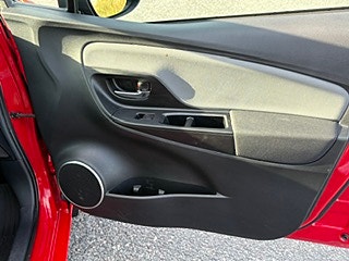 Toyota Yaris 15 of 17