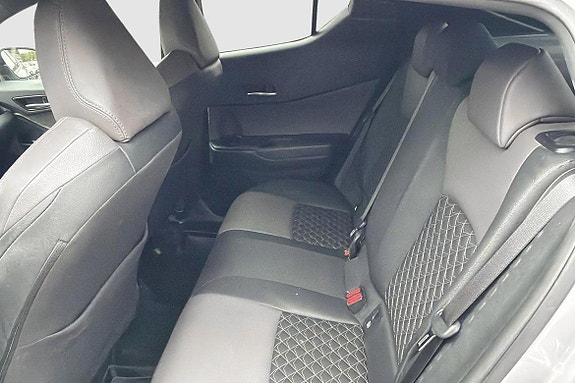 Toyota C-HR 9 of 17