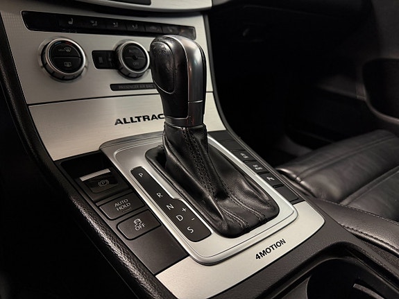Volkswagen Passat Alltrack 22 of 30