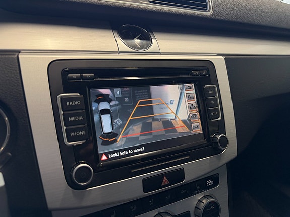 Volkswagen Passat Alltrack 23 of 30