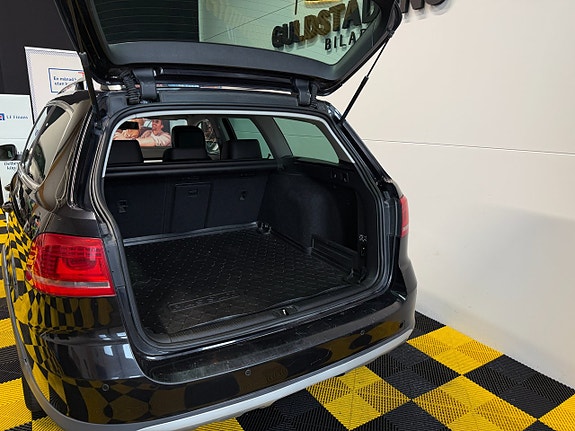 Volkswagen Passat Alltrack 15 of 30