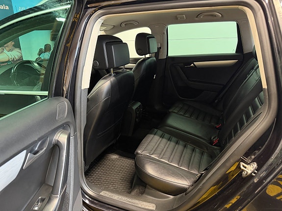 Volkswagen Passat Alltrack 26 of 30