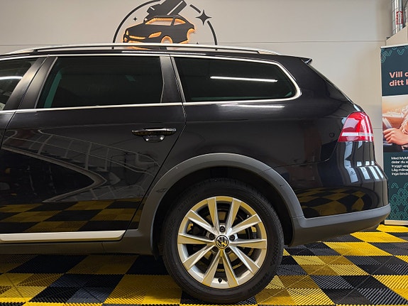 Volkswagen Passat Alltrack 13 of 30