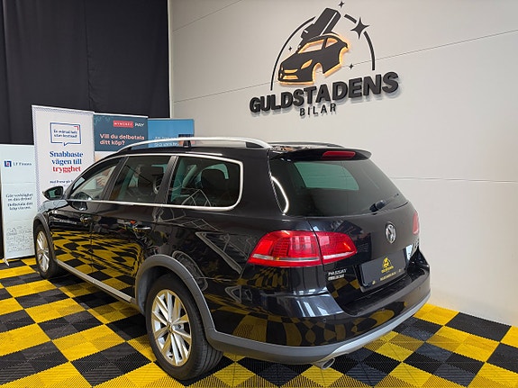 Volkswagen Passat Alltrack 12 of 30